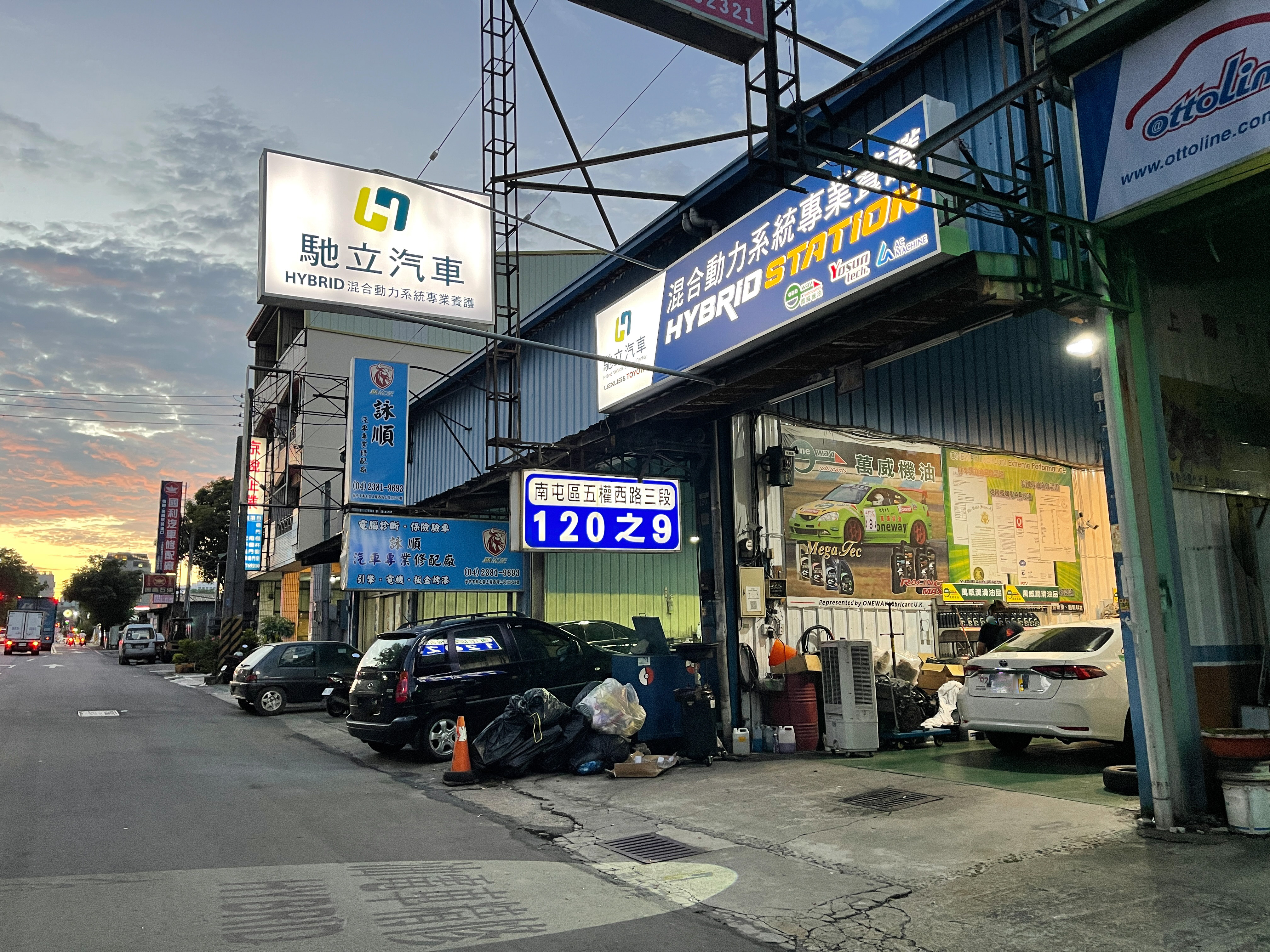 馳立汽車台中南屯門市實景，招牌可見五權西路三段120之9號